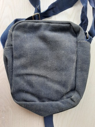 Мужская сумочка через плечо из плотной ткани (витрина)

Практичная, очень креп. . фото 5