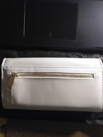 Стильный кошелек под купюру светло-серого цвета с белой оконтовкой. Внутри три о. . фото 3