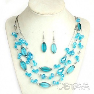 Красивый набор из ожерелья и серьг с прозрачными голубыми камнями. Длина ожерель. . фото 1