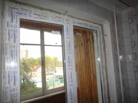 Балконний блок - це балконні двері з вікном, що монтуються в одну конструкцію і . . фото 9