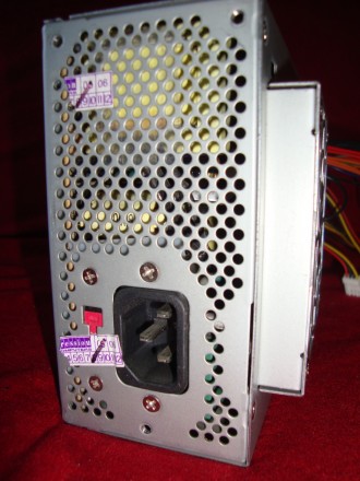 4047-4049
Потужність: 200 Вт; 
Має систему passive PFC (Power Factor Correctio. . фото 4