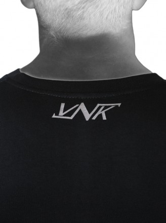 Футболка VNK Black
Комфортна, стильна і практична футболка VNK Black виконана з . . фото 6
