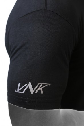 Футболка VNK Black
Комфортна, стильна і практична футболка VNK Black виконана з . . фото 7
