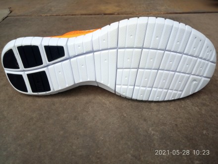 Яркие цветовые решения модели Nike Flyknit chukka пришлись по душе многим бегуна. . фото 4