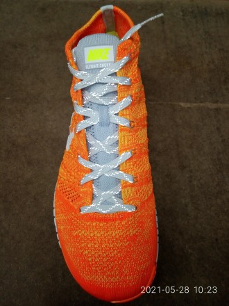 Яркие цветовые решения модели Nike Flyknit chukka пришлись по душе многим бегуна. . фото 3