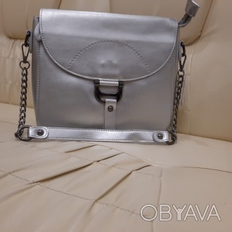 
Класичний жіноча невелика сумочка. В наявності срібний колір.
Якісна натуральна. . фото 1