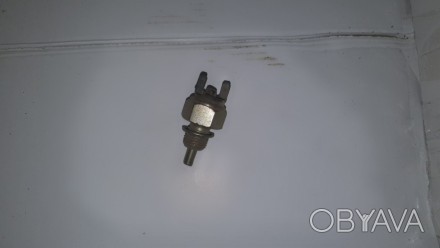Выключатель света заднего хода ВАЗ.
Модель - ВК-415
. . фото 1