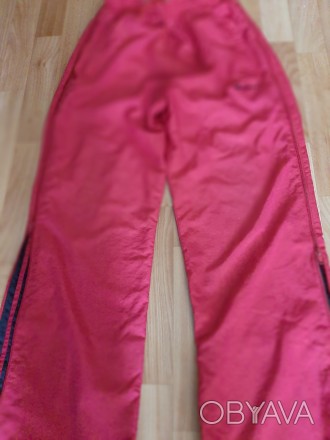 Продам брюки женские спортивные  ,красные. ТУРЦИЯ.48 размер .немного б/у. Торг.
. . фото 1
