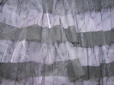 Новая  красивая  нарядная  юбка  на  7-9 лет.
Цвет - черный,сиреневый.
Пояс- ш. . фото 5