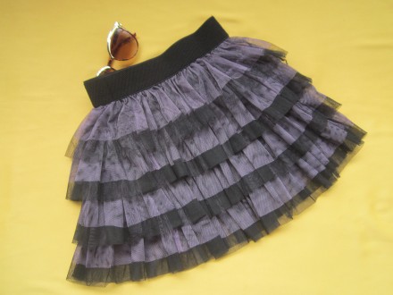 Новая  красивая  нарядная  юбка  на  7-9 лет.
Цвет - черный,сиреневый.
Пояс- ш. . фото 3