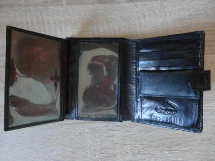 Кожаый мужской кошелек (черный)

Размер: 12.7 Х 9,7 см

Новый, Присутствуют . . фото 5