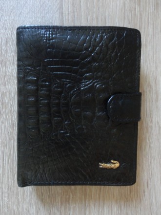 Кожаый мужской кошелек (черный)

Размер: 12.7 Х 9,7 см

Новый, Присутствуют . . фото 2