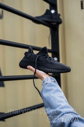 Кроссовки мужские черные рефлективные шнурки Adidas Yeezy 350 v2 Reflective
Черн. . фото 1