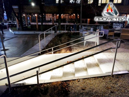 
Овещение лестниц с помощью светодиодов - современный тренд в строительстве здан. . фото 22