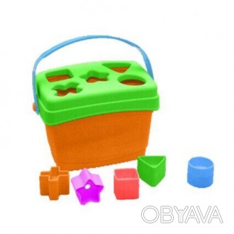 Пластиковая игрушка-сортер помогает детям познакомиться с геометрическими фигура. . фото 1
