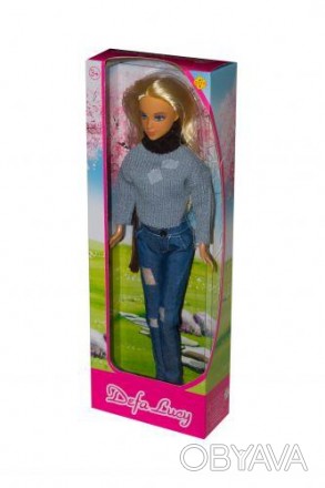 Красивая куколка блондинка в модном тёплом свитерке, шарфике, джинсах и туфелька. . фото 1