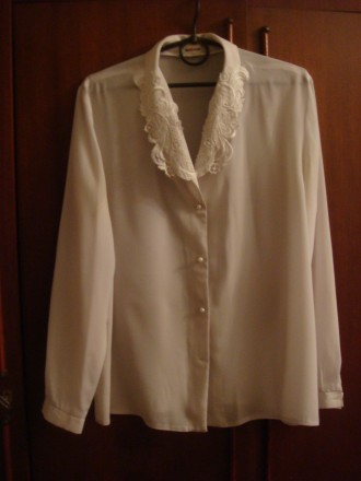 блуза белая фирменная р. 46, красивая, состояние хорошее. . фото 2