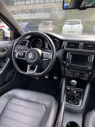 2015 Volkswagen Jetta GLI – это компактный седан С-класса. Jetta построена. . фото 5