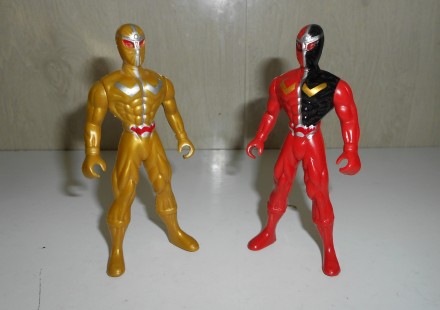 Две пластиковые фигурки Могучие Рейнджеры Power Rangers  
Цена за одну.
Высота. . фото 3