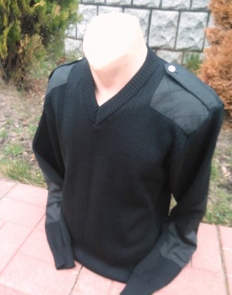 Вязанные форменные свитера с усиленными налокотниками, карманом на груди и погон. . фото 4