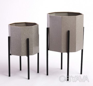 Комплект кашпо в стиле Лофт из металла на четырех ножках черно-серый
Материал : . . фото 1