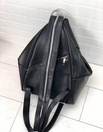 Рюкзак изготовлен из натуральной кожи, закрывается на молнию
Внутри рюкзака один. . фото 3