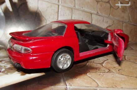 оллекционная модель
Pontiac FireBird 
1:32 (длина 15 см)
цвет - красный
фото. . фото 5