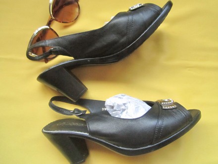 Черные туфли с открытым носком, босоножки  с мягенькой кожи, р.39,Scorpion.
Выс. . фото 6