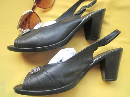 Черные туфли с открытым носком, босоножки  с мягенькой кожи, р.39,Scorpion.
Выс. . фото 5