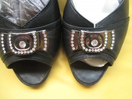 Черные туфли с открытым носком, босоножки  с мягенькой кожи, р.39,Scorpion.
Выс. . фото 3