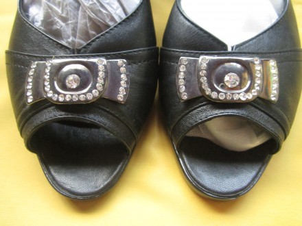 Черные туфли с открытым носком, босоножки  с мягенькой кожи, р.39,Scorpion.
Выс. . фото 4