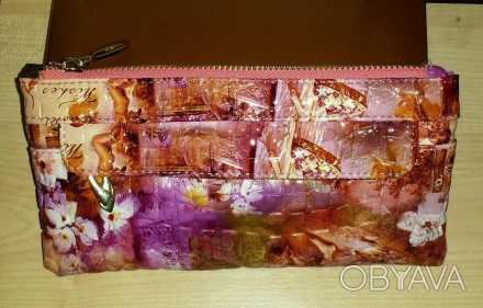 Оригінальний лакований жіночий гаманець. 
 Розміри гаманця: 20,5 х 10,5 см. 
Йде. . фото 1