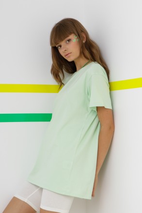 Женская футболка Stimma Сицидия. Модель в стиле оверсайз. Прямой фасон. Круглый . . фото 4