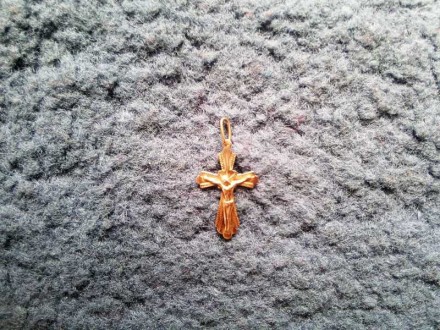 Продам золотой кулон-крестик (Иисус Христос) (б/у)
Состояние - хорошее
Вес: 0,. . фото 2