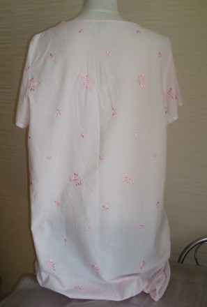 Красивая и нежная ночная рубашка нежно розового цвета вс вышивкой по всему полот. . фото 5