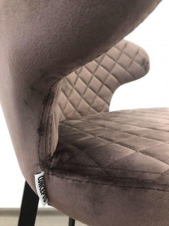 Обзор полубарного стула Keen, велюр цвет шоколад
Необычная форма спинки с "ушкам. . фото 3