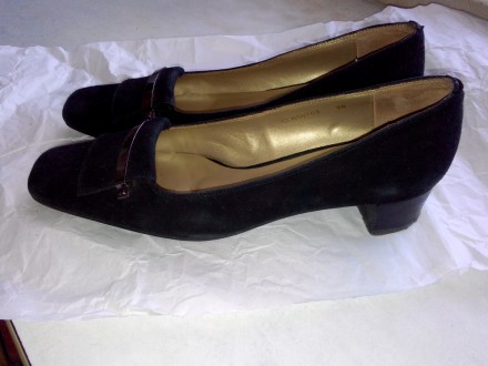 Продам женские замшевые черные туфли Cover, б/у, размер 36, на узкую ногу. Состо. . фото 2