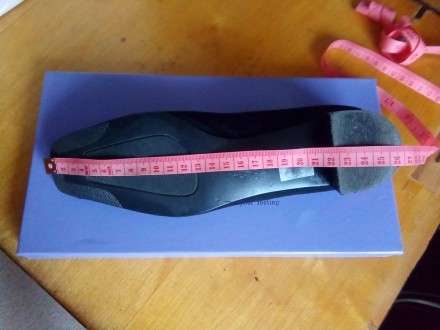 Продам женские замшевые черные туфли Cover, б/у, размер 36, на узкую ногу. Состо. . фото 4