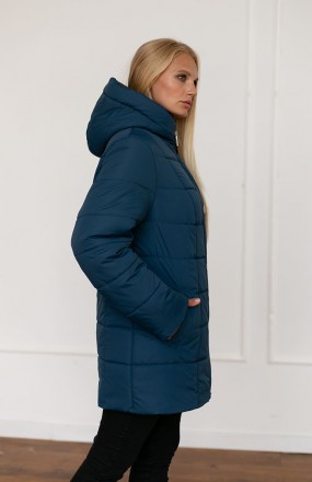 Женская зимняя куртка прямого кроя. Центральная застежка — молния, прирыта планк. . фото 3