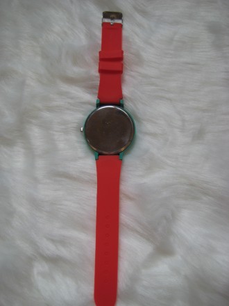 Продам новые женские наручные часы. Материал алюминиевый сплав, силикон. Батарей. . фото 8