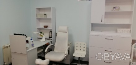 Аренда парикмахерского кресла и места для мастера маникюра в салоне.