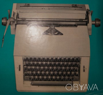 Машинка пишущая механическая, производство ГДР. В хорошем рабочем состоянии. Ком. . фото 1