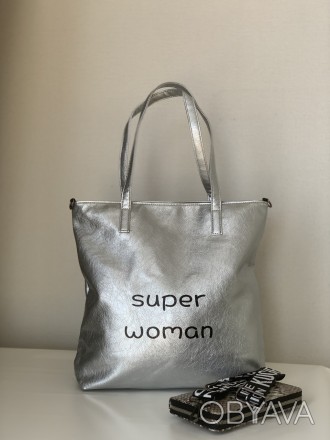 Серебристая женская сумка шоппер аккуратно смотрится, вместительная, стильная и . . фото 1