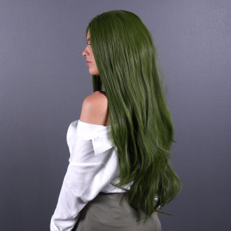Парик зеленого цвета в оливковом оттенке с имитацией кожи головы из термоволос с. . фото 4