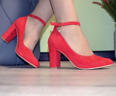 
Туфли лодочки с ремешком и застежкой красные на широком высоком каблуке эко зам. . фото 9