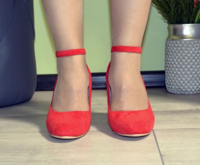 
Туфли лодочки с ремешком и застежкой красные на широком высоком каблуке эко зам. . фото 5