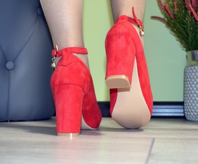 
Туфли лодочки с ремешком и застежкой красные на широком высоком каблуке эко зам. . фото 6