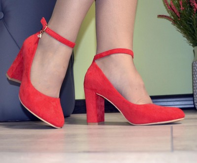 
Туфли лодочки с ремешком и застежкой красные на широком высоком каблуке эко зам. . фото 4