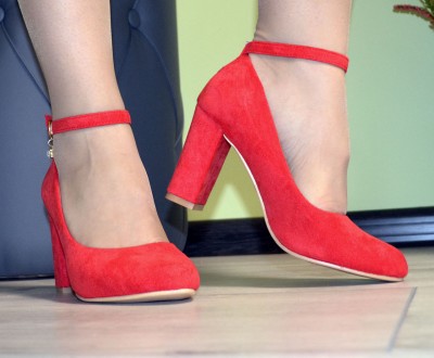 
Туфли лодочки с ремешком и застежкой красные на широком высоком каблуке эко зам. . фото 2