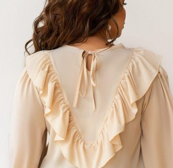  Романтична блуза батал з оборками від плеча до грудей, ззаду під шиєю зав'язки.. . фото 4